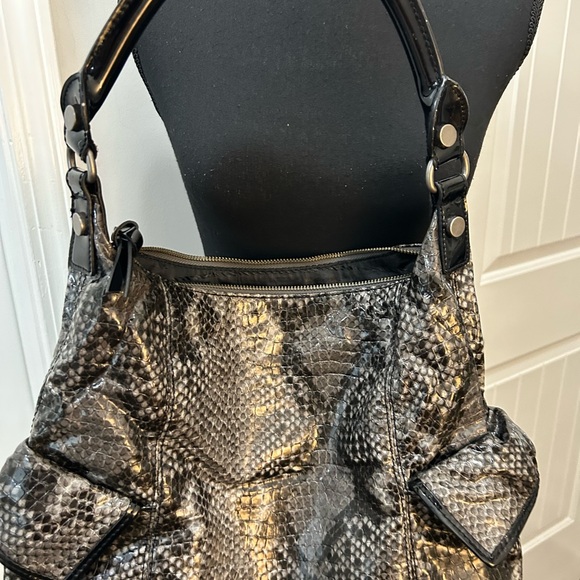 Simply Vera Vera Wang Metallic Silver Textured Hobo Shoulder Bag | Statement - Picture 5 of 6